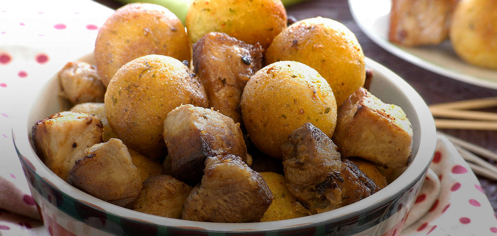 Cochinito Frito con Bolitas de Masa Aliñadas